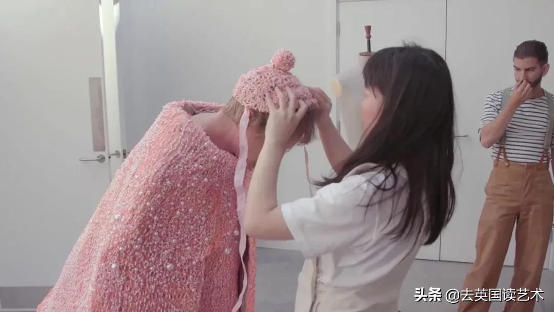 他以一己之力，让UAL的毕业典礼变成“女装大佬”的异装盛会