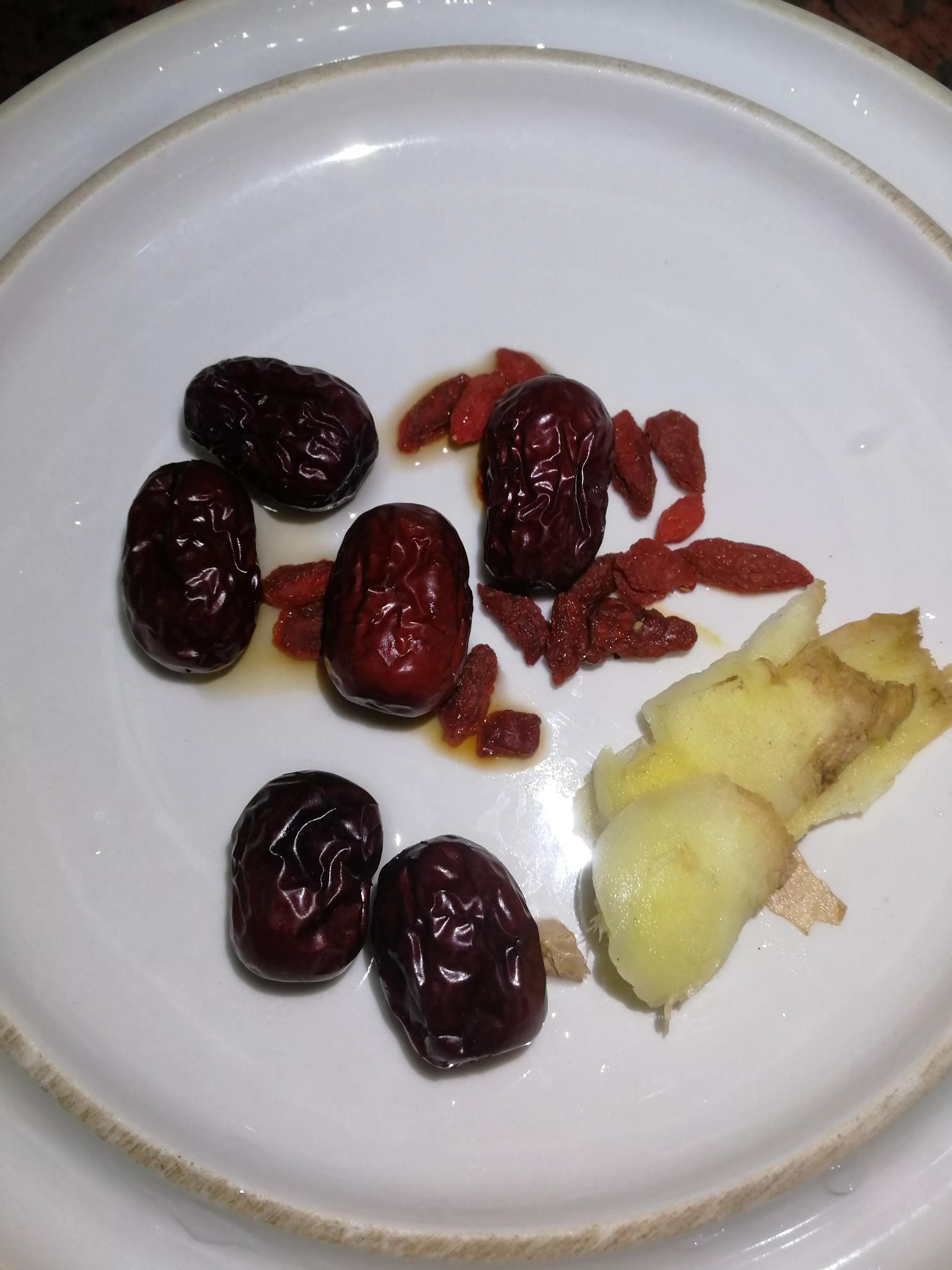 冬天鱼胶炖什么汤补身体,鱼鳔胶和什么煲汤有营养