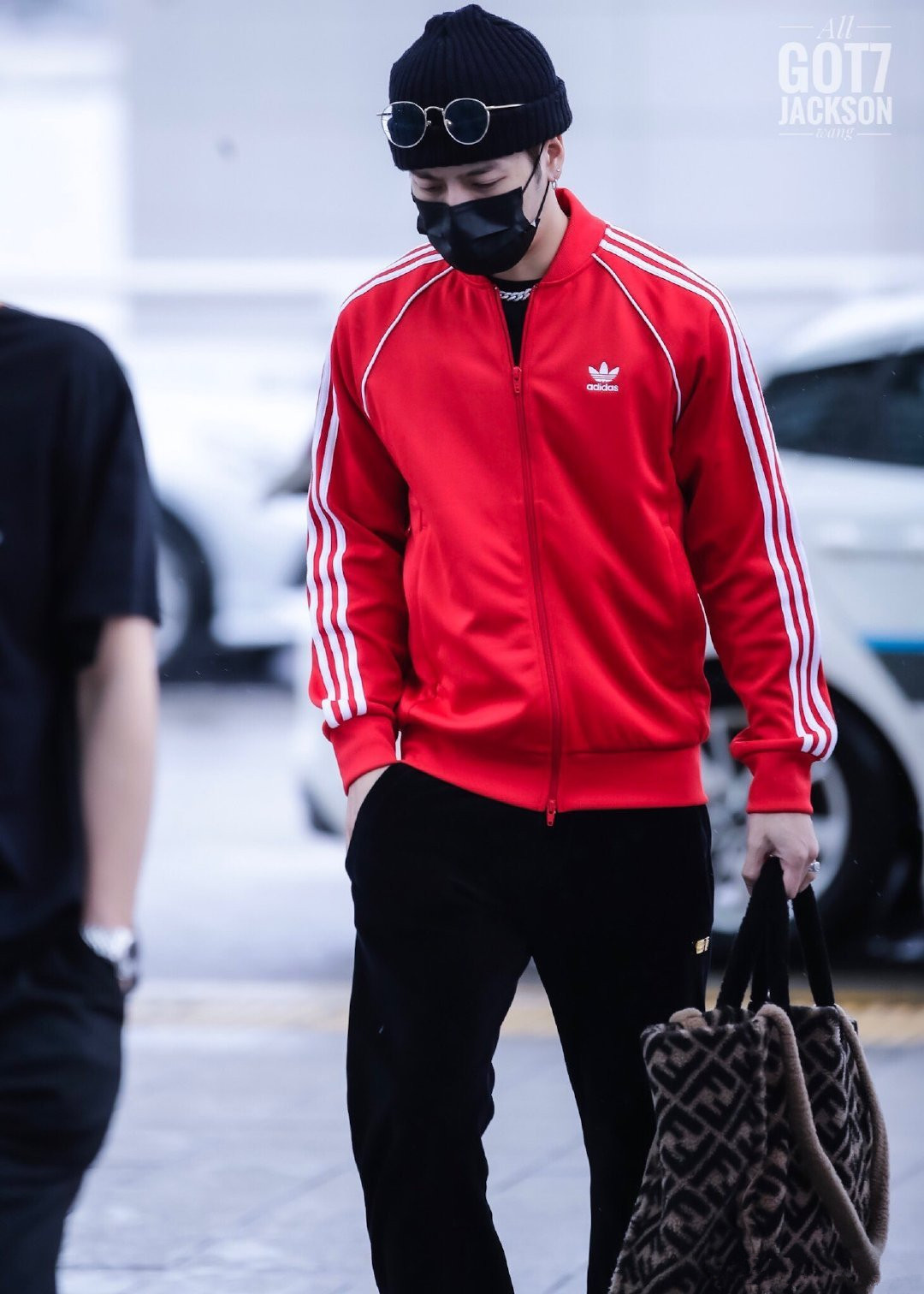 王嘉尔prada西装,王嘉尔fendi上的衣服有多贵