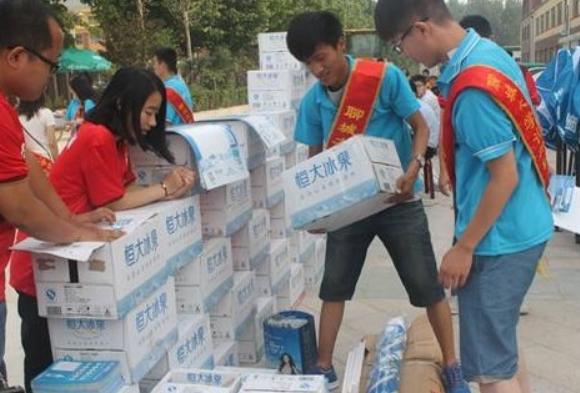 大学生找工作可以选择学校吗,大学生找工作该不该参加校招