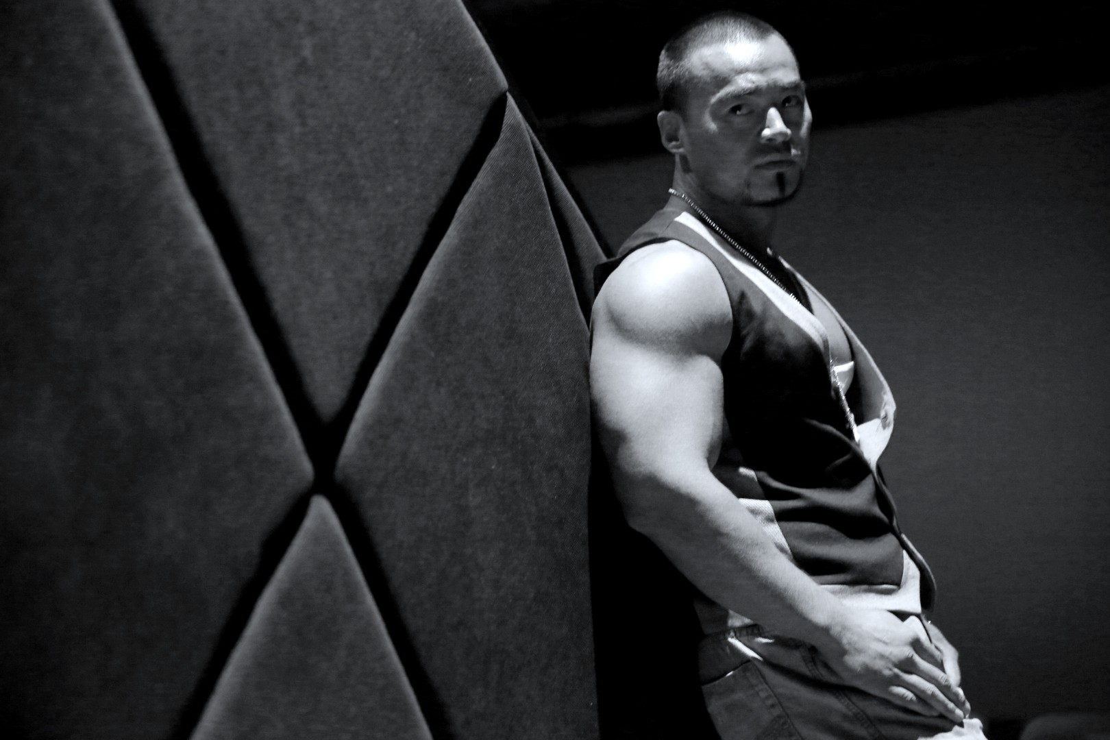 王巍采访硬汉,王巍视频完整版