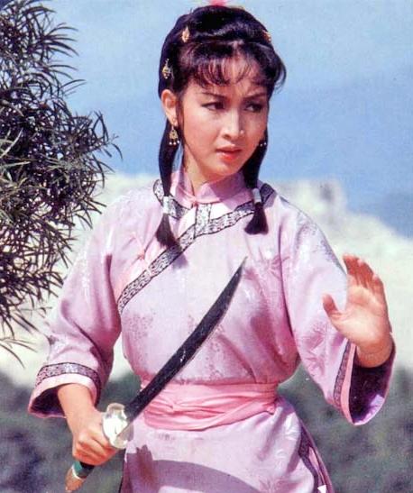 黄杏秀：曾是TVB第一侠女，下嫁陈百祥后，过得怎么样？