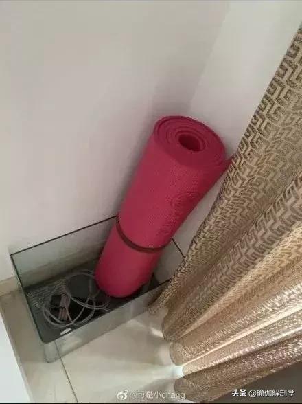 每个家里都有瑜伽垫,每个家庭都有个瑜伽垫