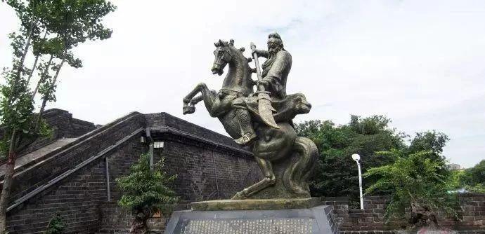 云南石雕关公人物雕像,关公雕像佛纹寓意