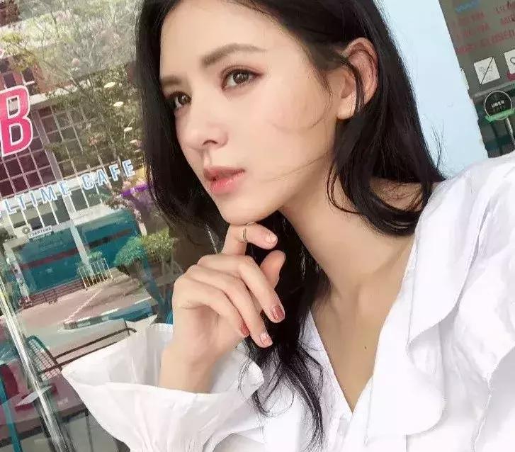 额头前短碎发怎么做造型,额头小碎发怎么卷好看