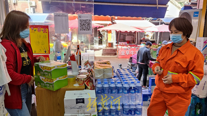 开在菜市场瞄准中老年群体，便利店“异类”来身边搅局了