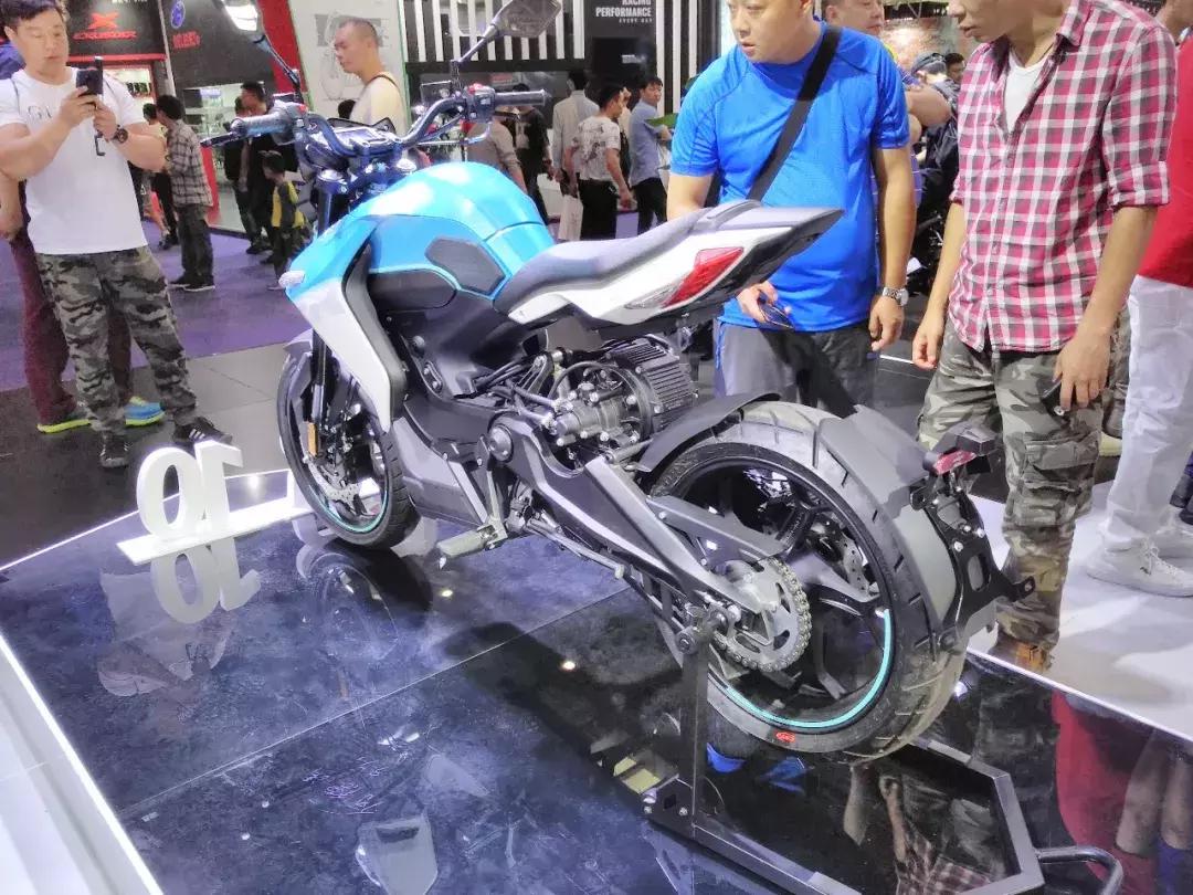 搭载宝马发动机的豪华车型,搭载3.0tv6发动机宝马