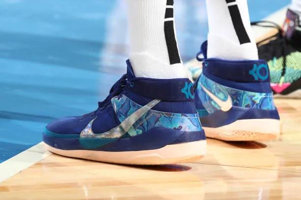 2020nba詹姆斯都上脚了哪些球鞋,詹姆斯上脚最新战靴