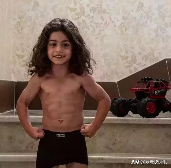 拥有6块腹肌的5岁孩子，人送外号“小泰山”！成年人都要跪了……