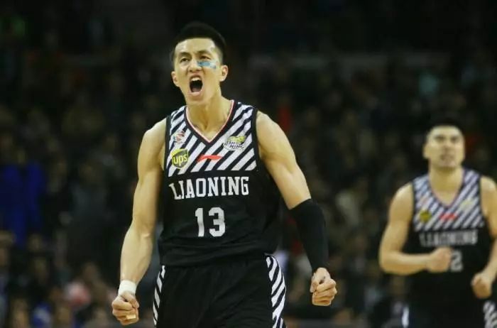 17岁代表国家队出战,17岁成为足球界的传奇