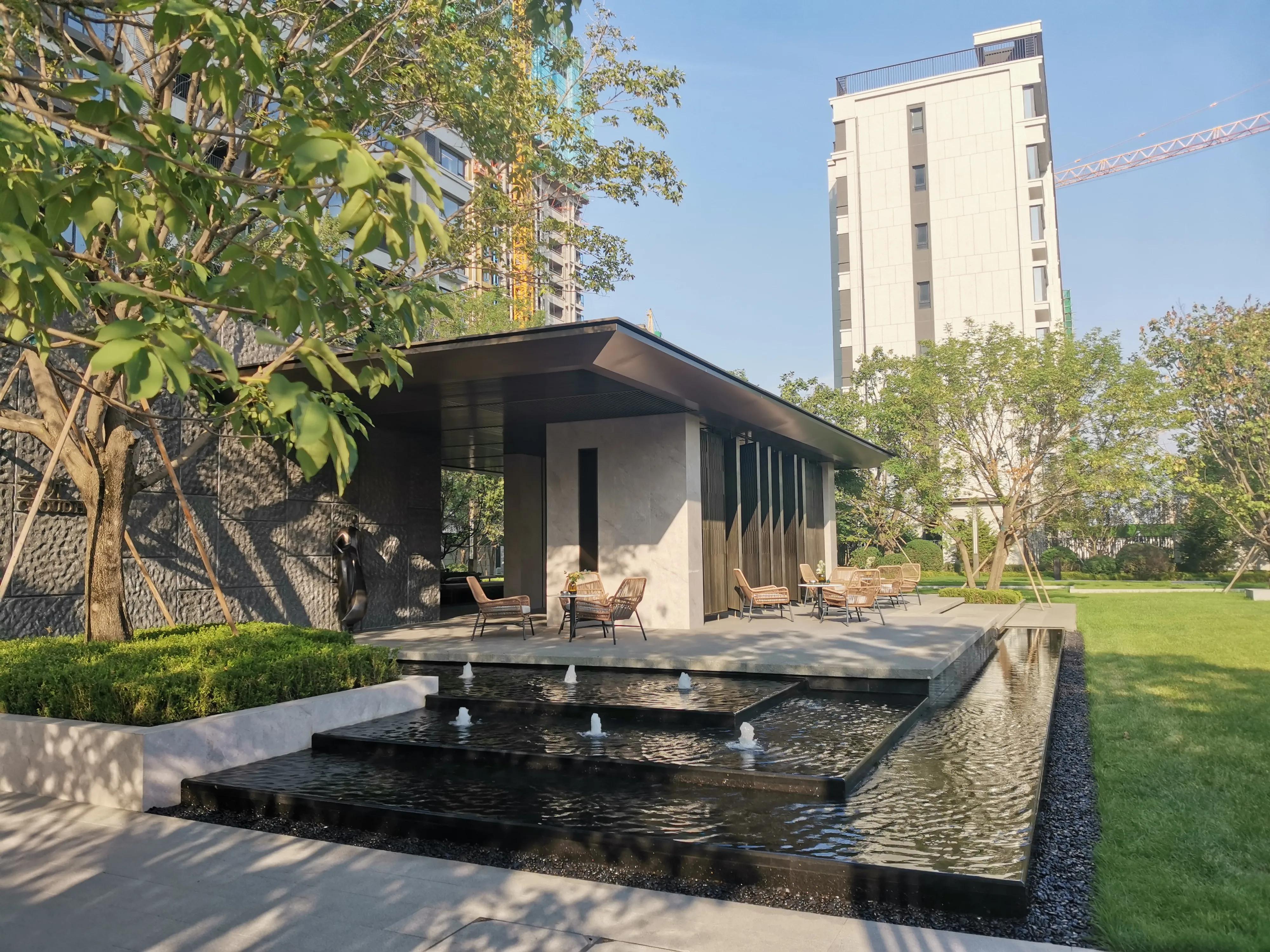 这给开发商逼的！沈阳某售楼处都开夜场，号称通宵不打烊