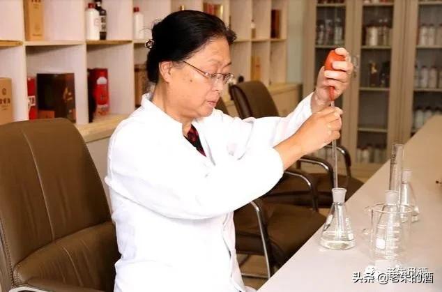 美人如玉，永恒的琼浆｜茅台镇专产琼浆玉液，美女酒瓶宜收藏