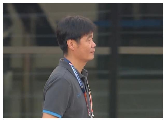 国足铁卫教科书式单防,足球中后卫铁卫