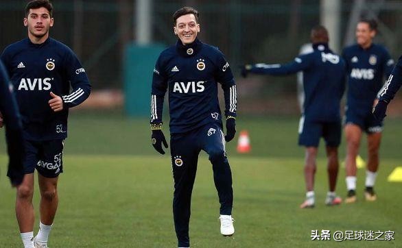 打肿脸充胖子！费内巴切刚签下厄齐尔，主席就求球迷捐款为其发薪