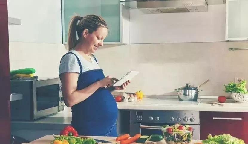 生娃后肚子凹下去,生完宝宝肚子大自己能恢复吗