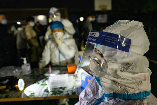 成都市民排队连夜核酸检测,银川今天要全员核酸检测吗