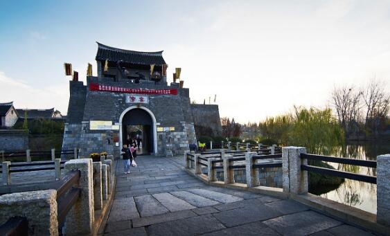 徐州十大好玩的旅游景点，龟山汉墓是西汉时期第六代君主的夫妻合葬墓，气势雄伟罕见