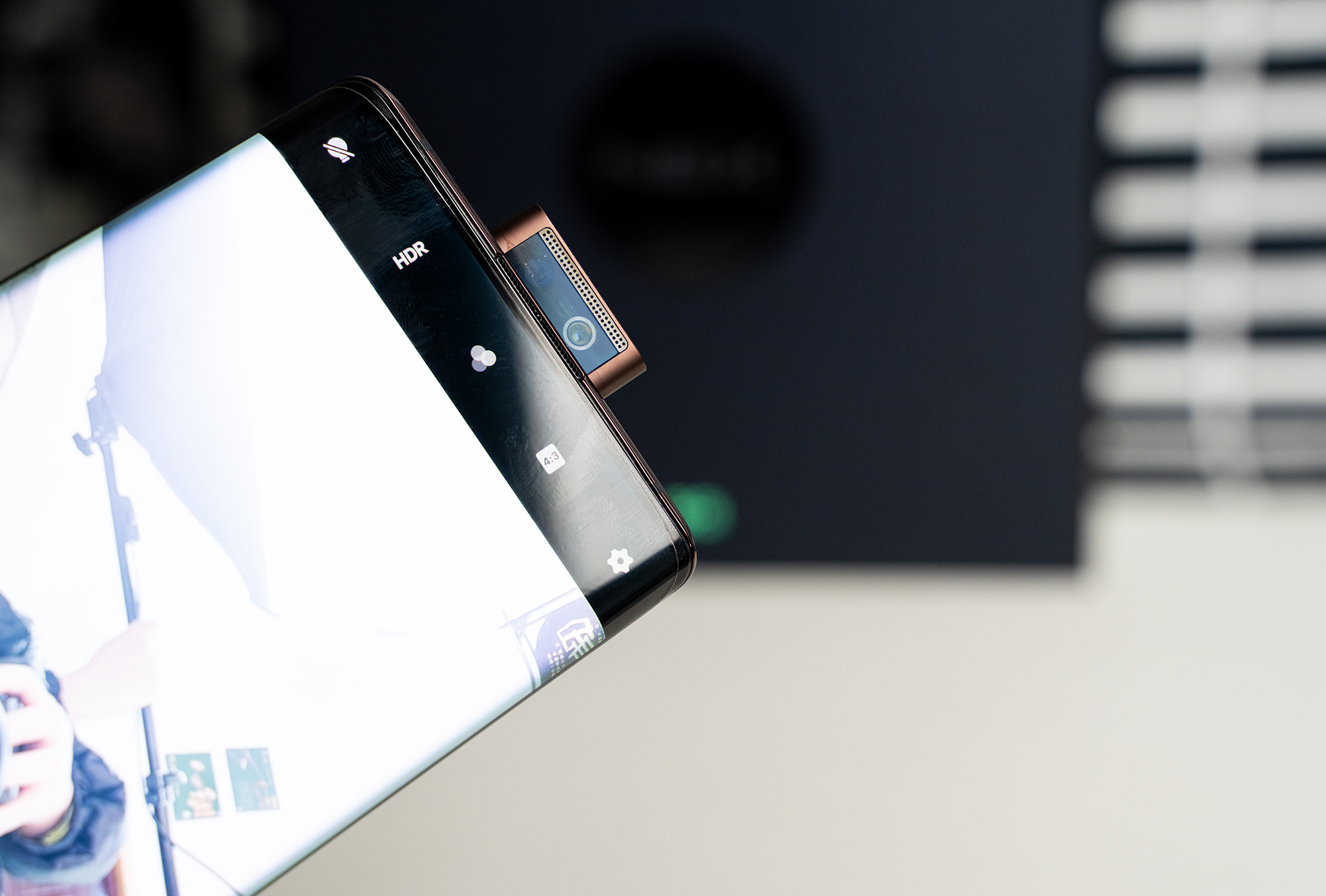 vivonex3搭载骁龙865,vivonex3s瀑布屏观感对比