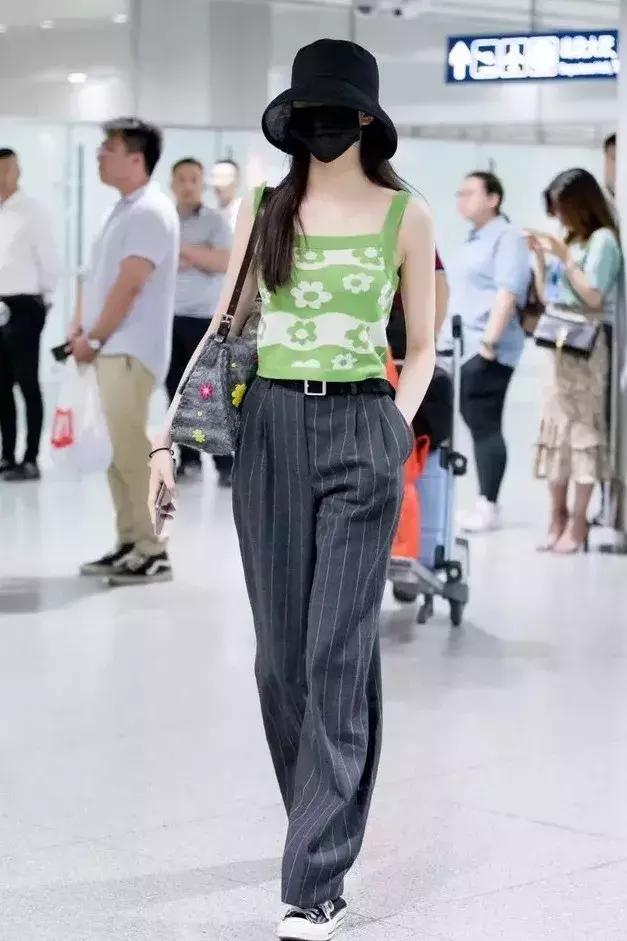 刘雯蕾丝服装,刘雯jennie