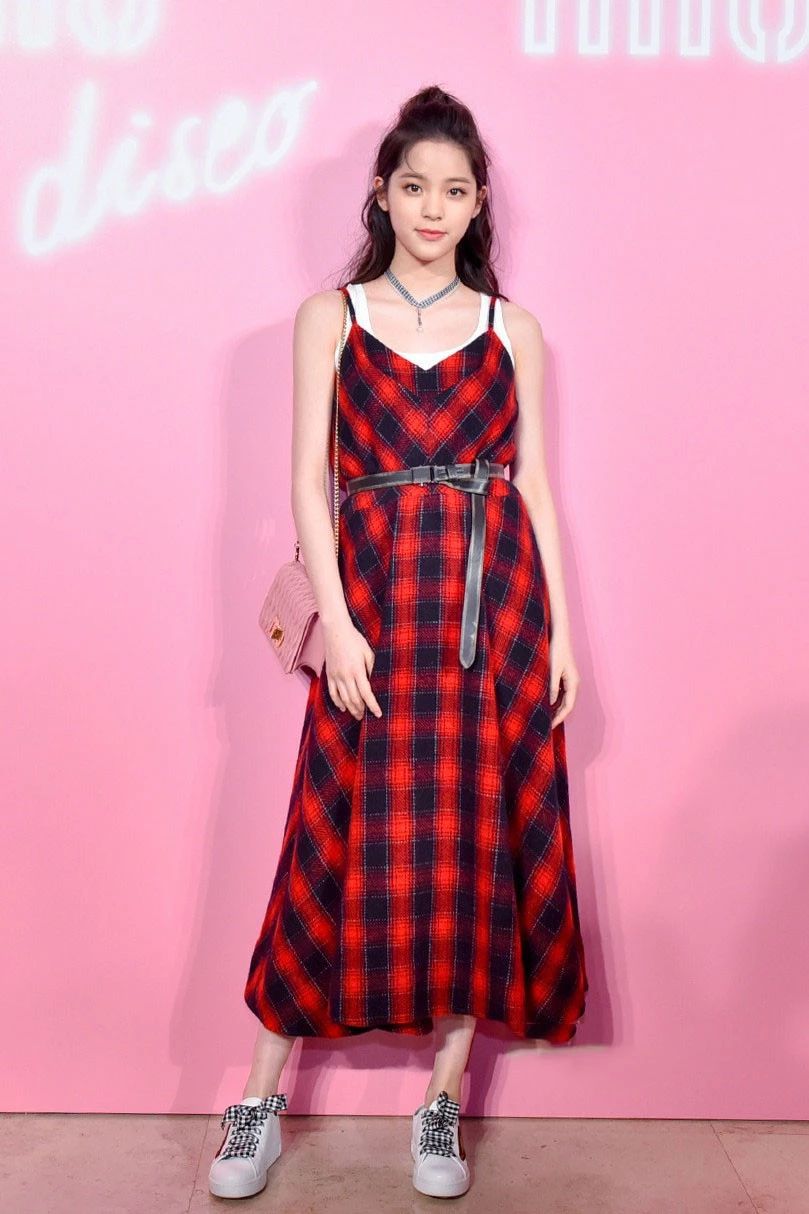 今年秋冬流行红色什么款式,红色单品春节如何穿出惊艳感