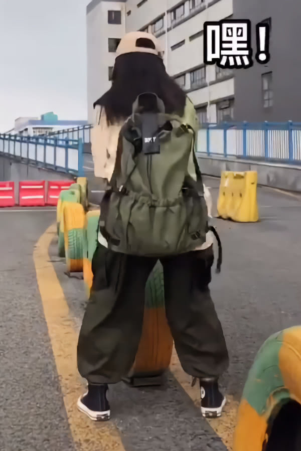 鍖″▉鐨勯粦鑹插伐瑁呰￥,楂樿椋庡尅濞佸伐瑁呰￥