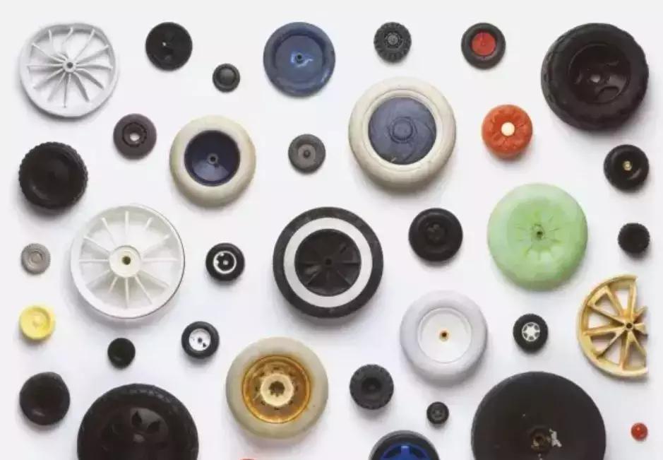 人类到底吃了多少塑料鱼？“深海勇士号”首次曝光海底巨型垃圾场