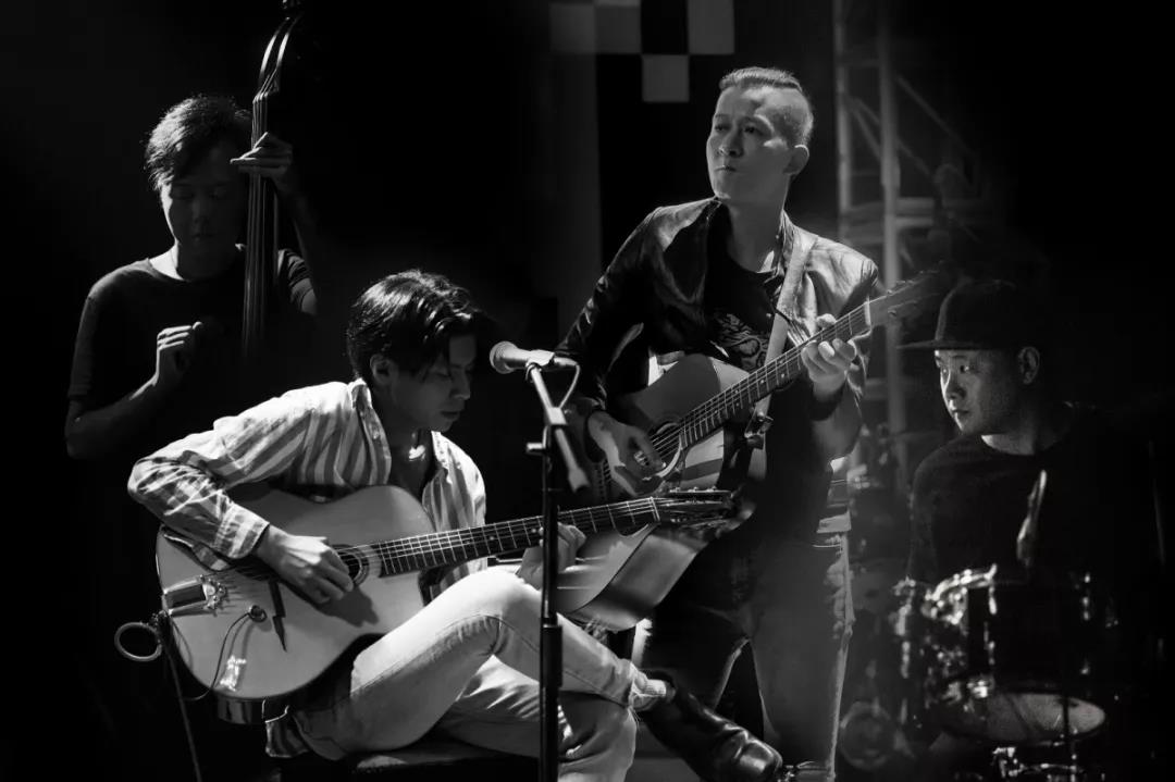 上海草莓基地挖草莓苗,超级草莓上海