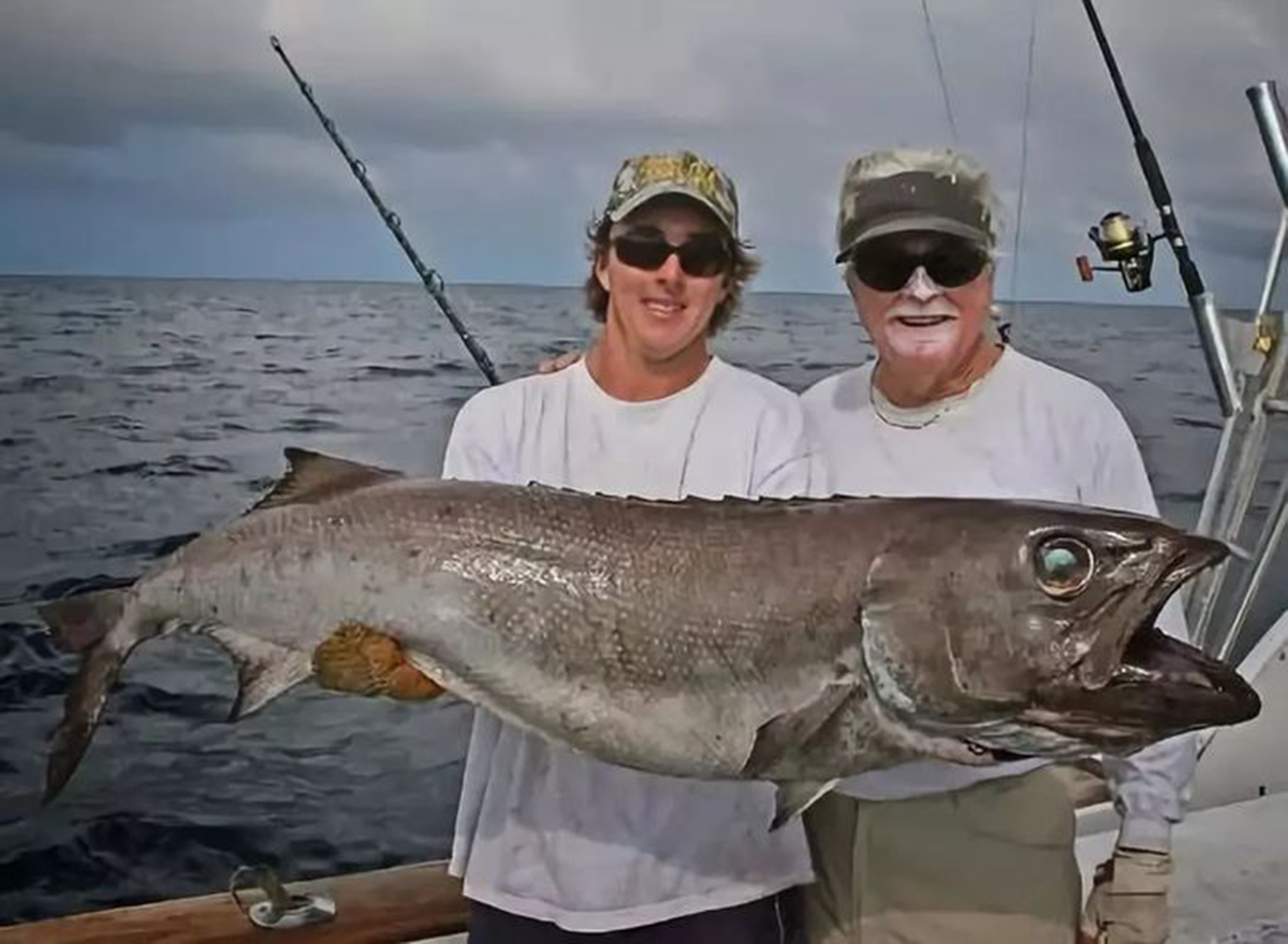 名不虚传的费裤衩鱼，吃完化身喷油射手，香滑口感带来尴尬境遇