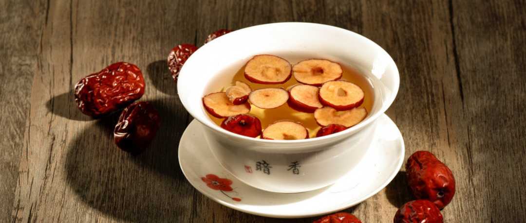 百合和大枣枸杞一起泡水喝,茯苓山药红枣水养肝解郁