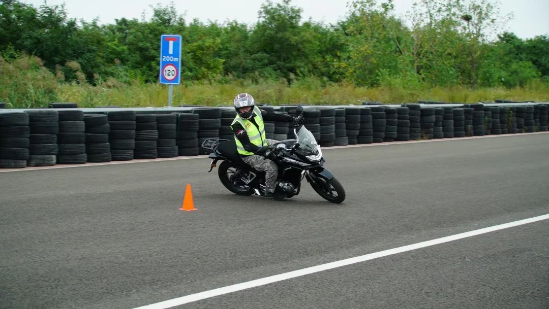 本田新大洲cbf190x摩旅,新大洲本田cbf190r对比豪爵nk150