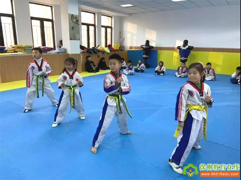 徐州市万科城民主小学体育教师,徐州市万科城民主小学五年级