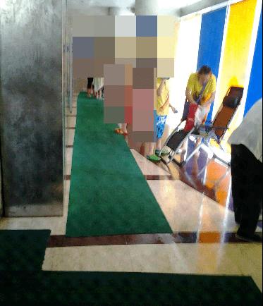 带儿子进女厕被指责,带儿子进女厕所遭指责