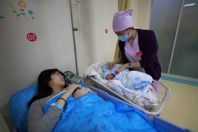 新生儿宝宝不吃母乳很涨奶怎么办,新生婴儿不吃母乳解决方法