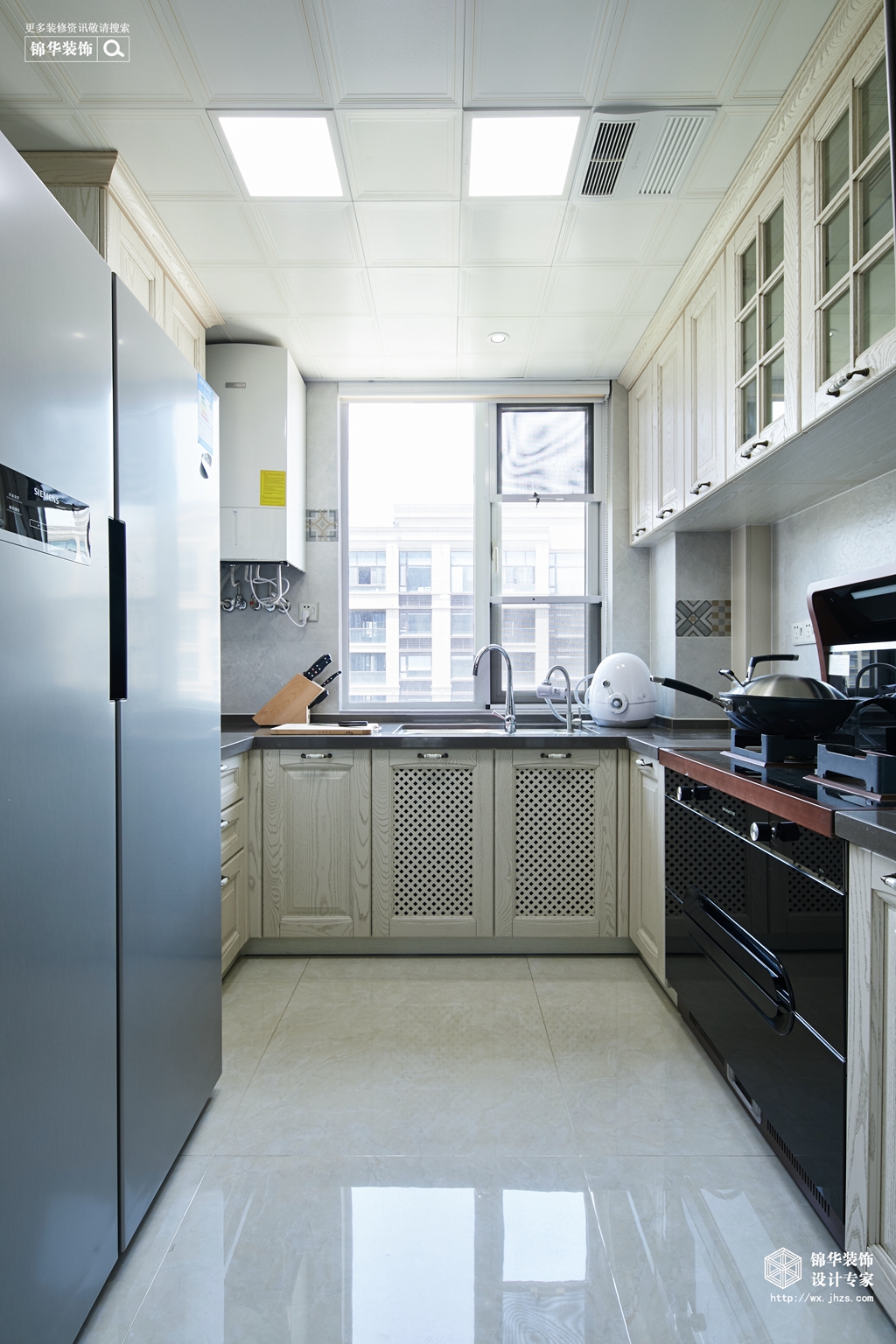 柠檬黄与宝石蓝点亮美式简奢空间,高级灰香槟金和麻白点缀