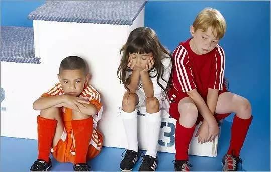 孩子输不起怎么正面管教,如何纠正孩子输不起视频