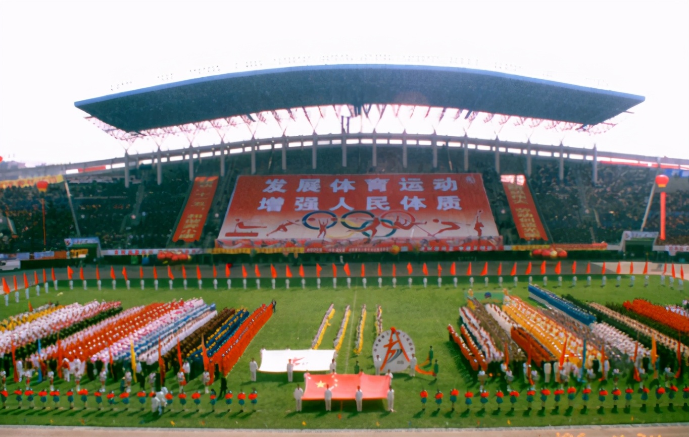 一座裕彤体育场，半部青春史...