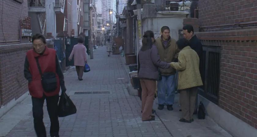 小混混爱上智障女，两个残疾人的性欲与爱情，都被它展现得很刺骨