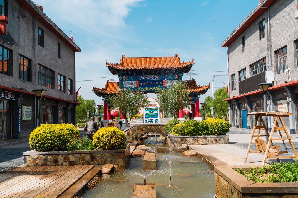 她是滔滔千里黄河的宠儿，阴山之下、河套之上的掌上明珠