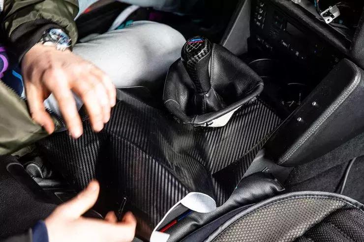 德国小哥欲廉价的改装，从中国订了一堆配件到货后感觉自己沙雕了