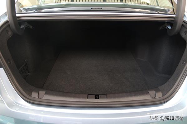 吉利超豪华概念车亮相,吉利首款超a级家轿