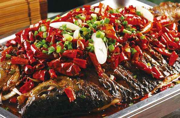 如何制作正宗烤鱼视频讲解,秘制烤鱼的正宗做法及视频