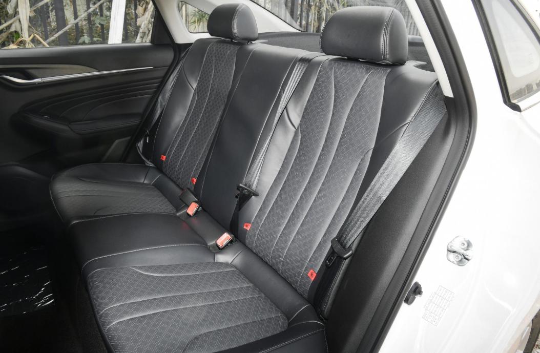 自动挡省油小汽车推荐哪款车型,皮实耐造的自动挡小轿车推荐几款