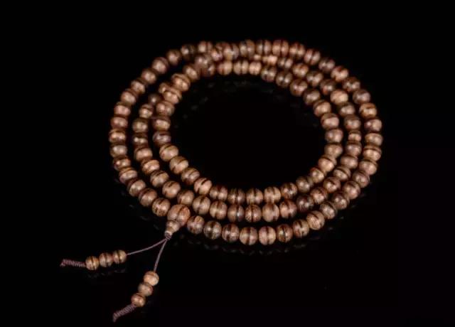 每一个佛珠都有一个故事,一串佛珠的真实故事
