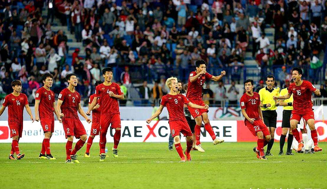 越南cf烟雾弹,越南河内fc