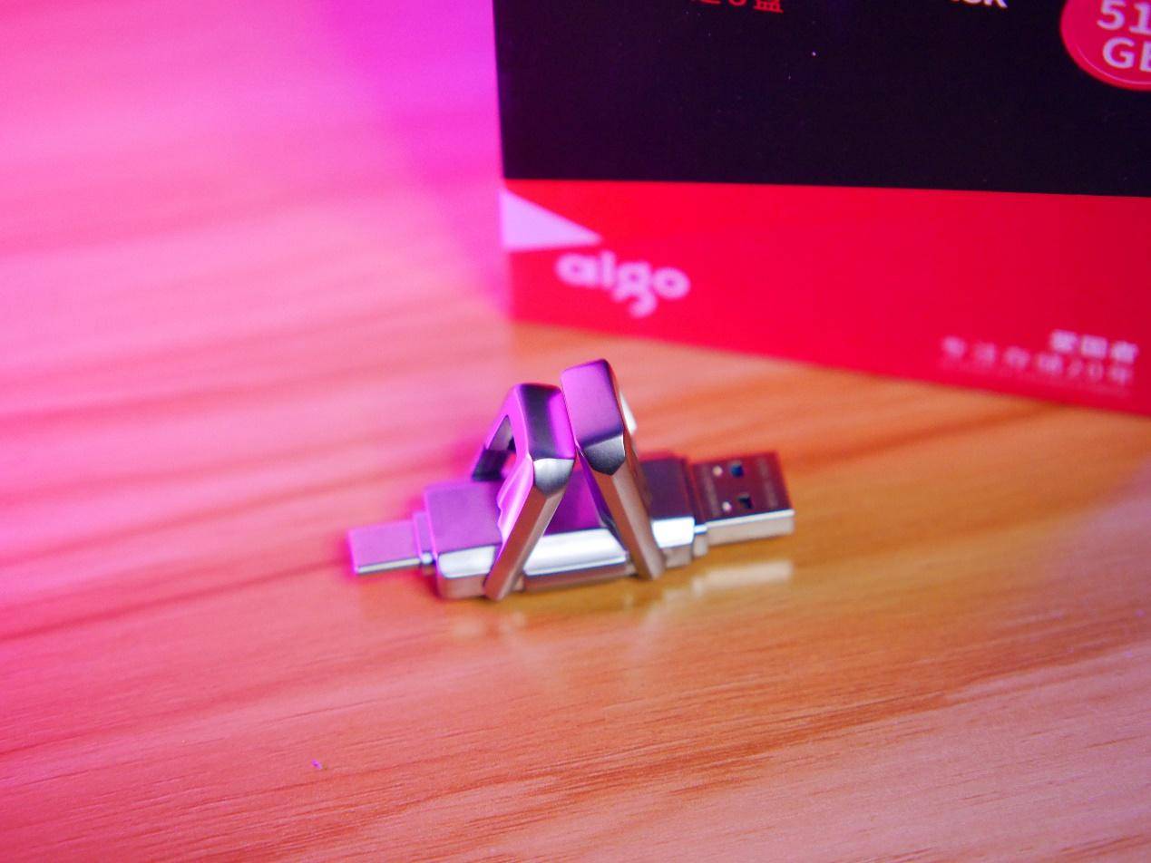 打碎手机与电脑存储屏障？520MB/s的传输速度办公娱乐两相宜