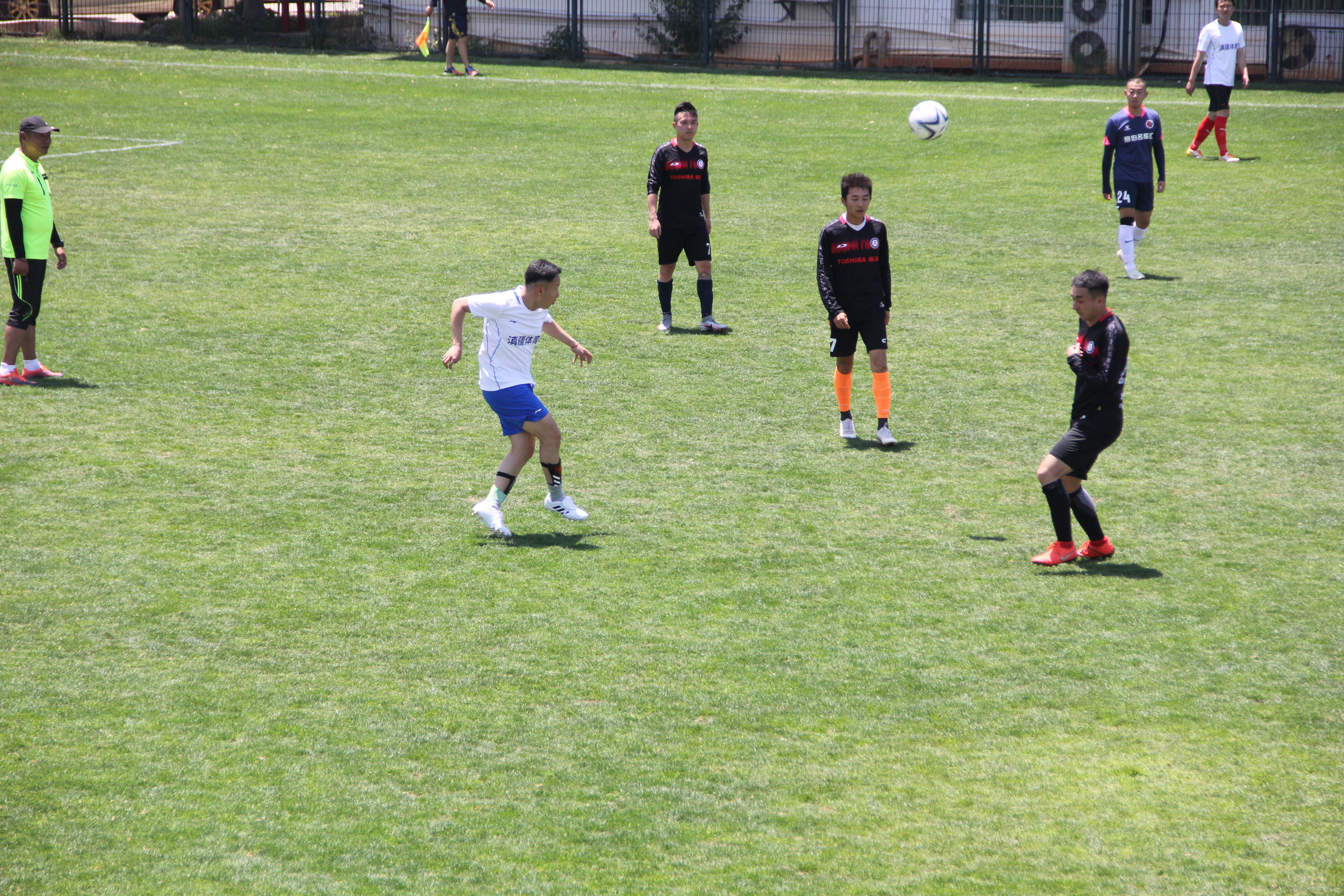 志航杯快乐周末足球赛：乐动五战全胜鑫宏鹰老当益壮