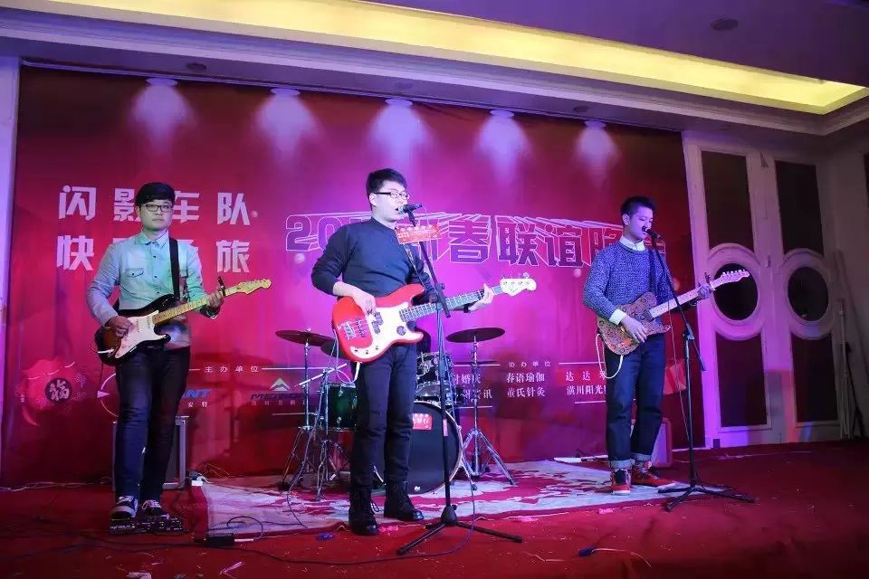 潢川90后知名音乐人，18岁靠一把吉他月入18000元！