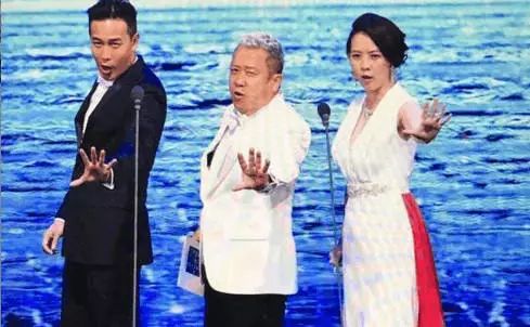 曾志伟妻子去世，引出一段港片江湖父子隐秘往事