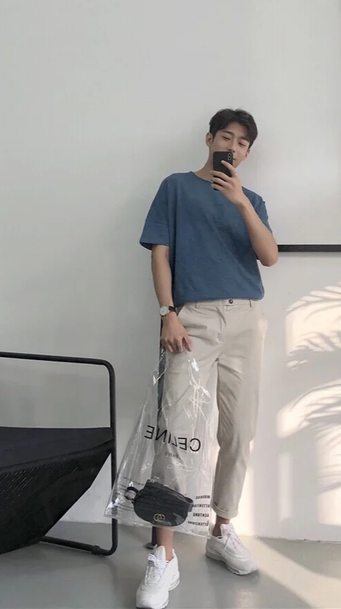 最流行的男生发型看起来超级年轻,今年最流行的男生短发型