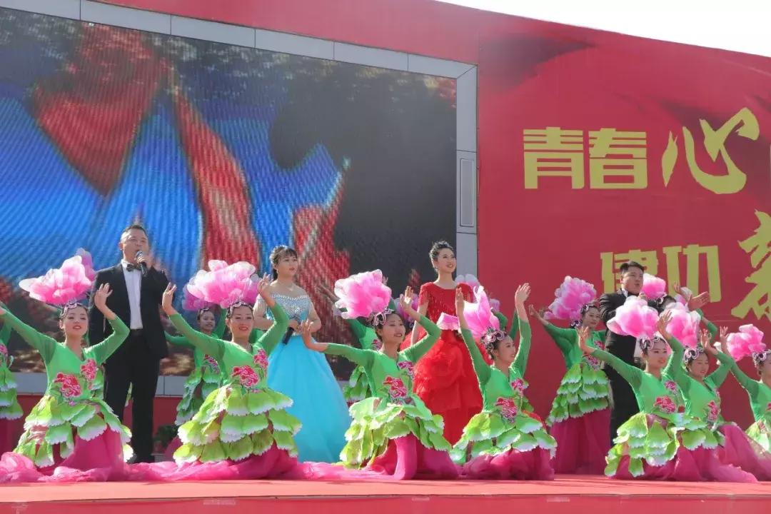 青春永向党建功新时代团日活动,青春心向党奋斗正当时入团仪式